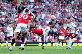 AYX爱游戏官方平台阿森纳冲刺阶段战术微调，志在欧冠名次提升，引发热议，年轻球员得到机会的简单介绍