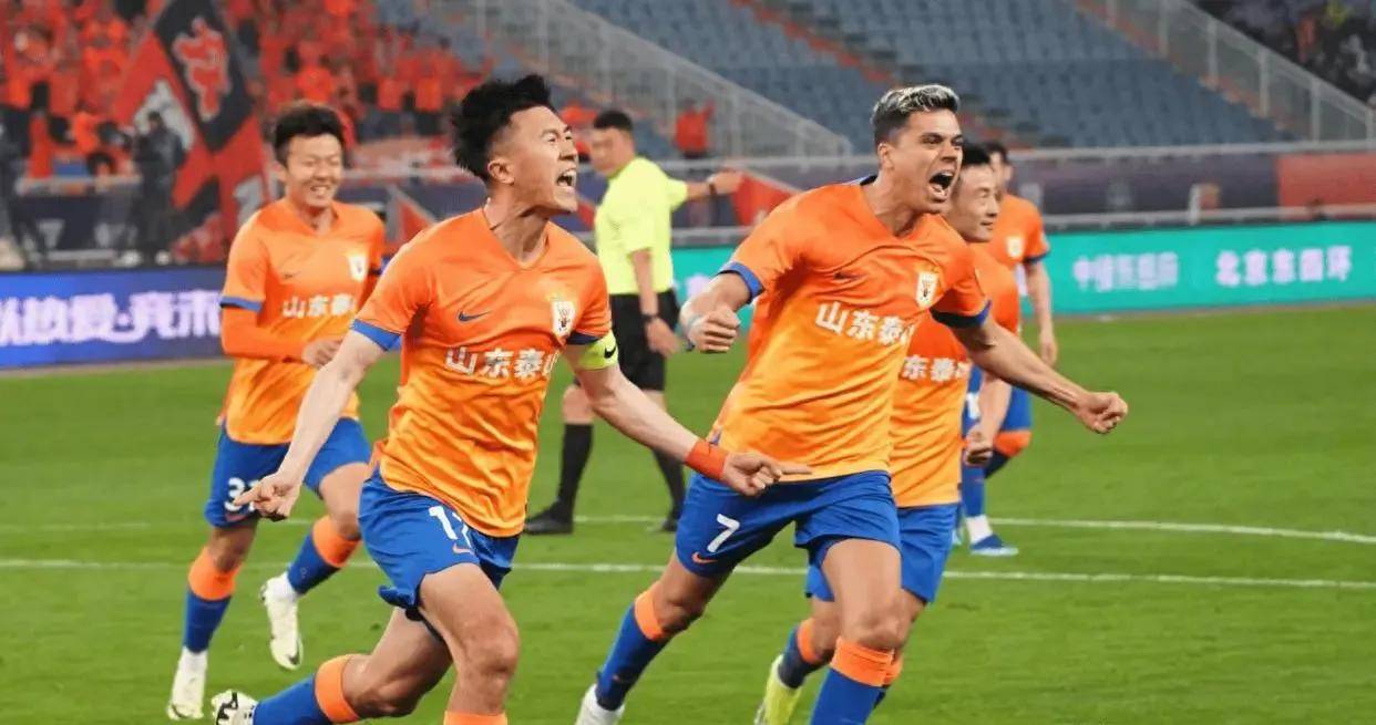 关于里程碑夜!山东泰山门线救险,中超转会期刷纪录,压力陡增,数据趋势出现新变化的信息 关于里程碑夜!山东泰山门线救险,中超转会期刷纪录,压力陡增,数据趋势出现新变化的信息