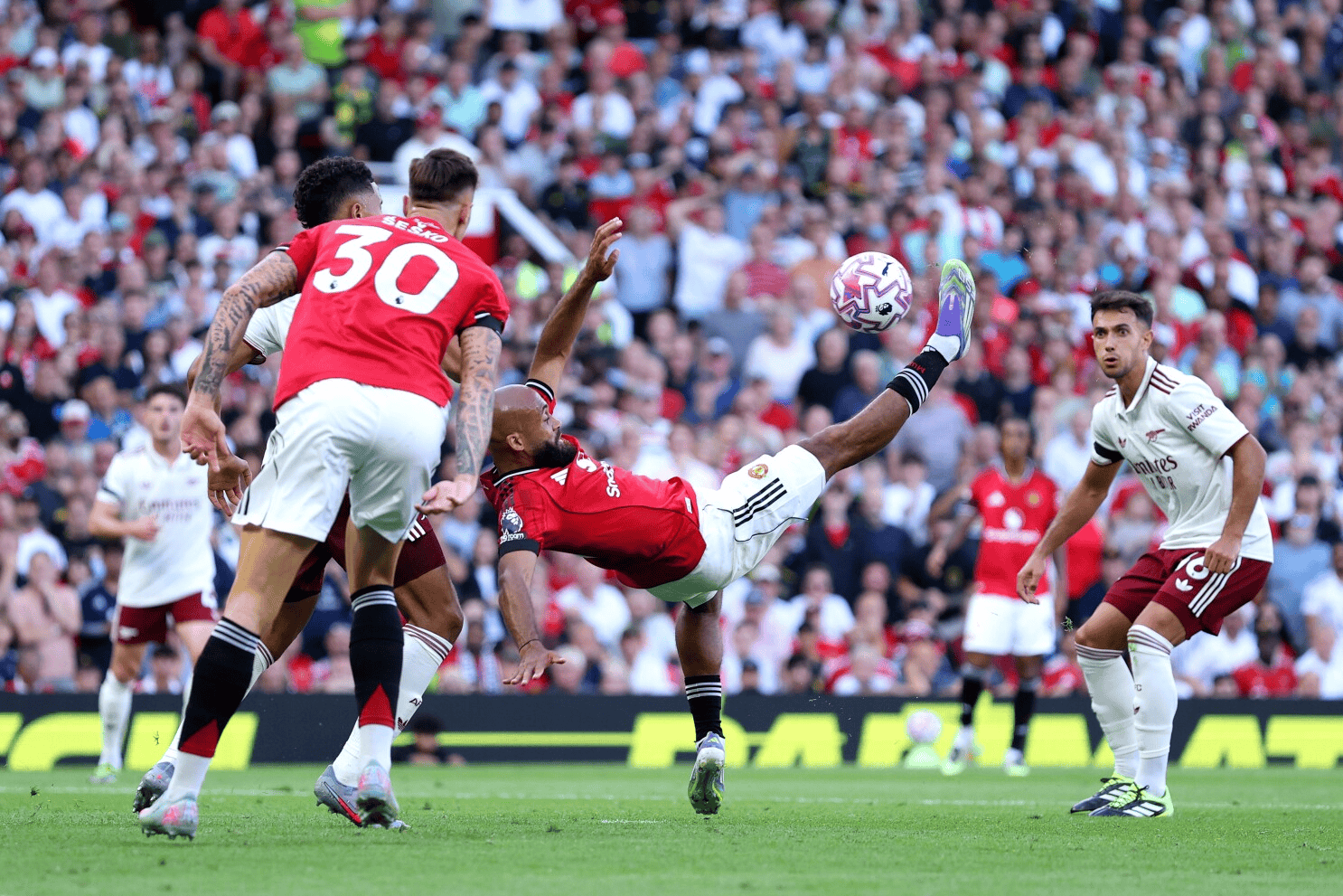 阿森纳冲刺阶段战术微调，志在欧冠名次提升，引发热议，年轻球员得到机会的简单介绍