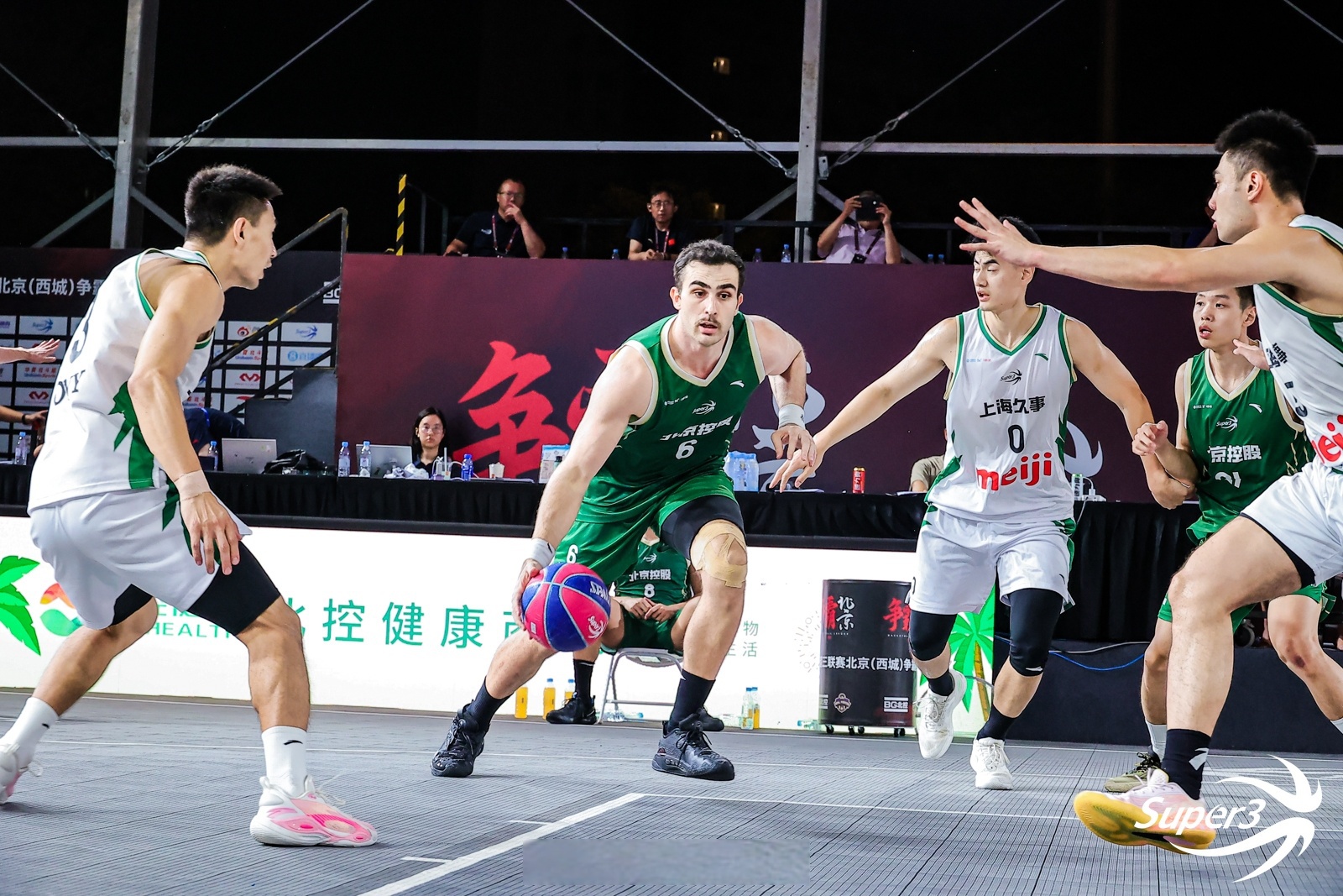 今晚体能课后，切尔西状态回暖备战CBA常规赛，底气十足，临场指挥获称赞的简单介绍