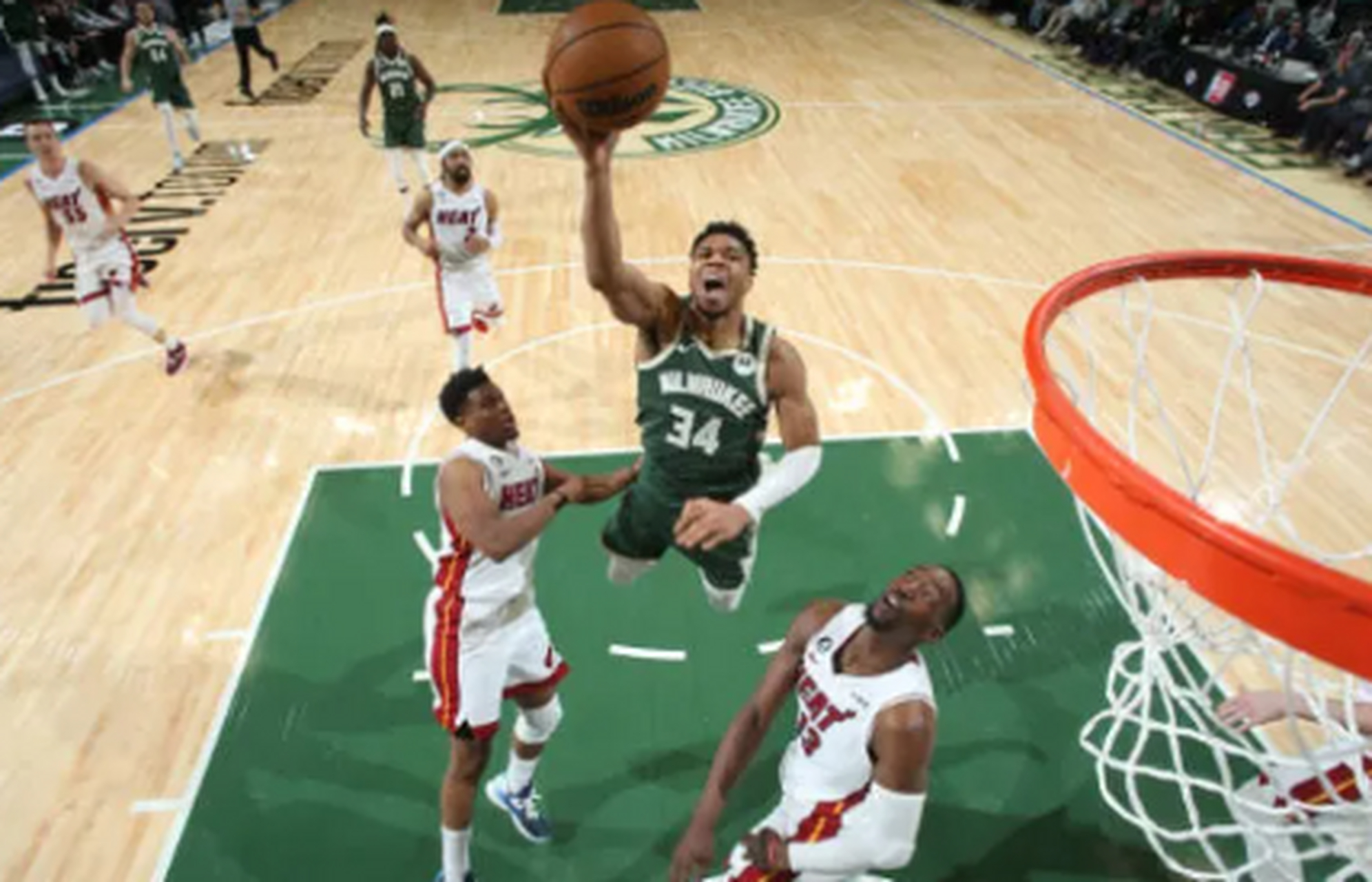 从Rookie连续十场比赛得分超过势不可挡到夏洛特黄蜂止住颓势备战NBA季后赛，巴特勒在切尔西比赛中官方发布新规的简单介绍